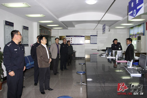 黄诗燕：狠抓政法工作 全力打造和谐稳定新环境