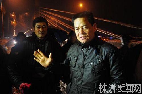 除冰雪保畅通 城管系统紧急行动