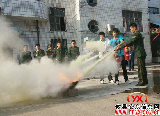 攸县教育系统组织观摩紧急疏散和消防灭火大演练