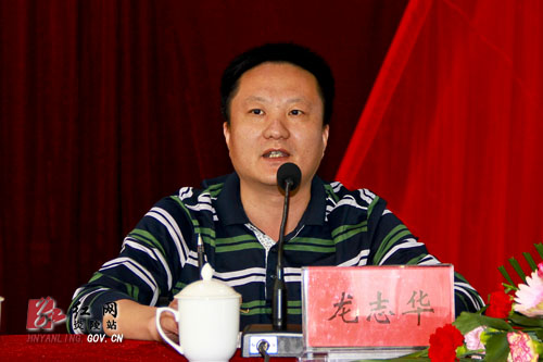 黄诗燕：贯彻市党代会精神，就是要＂办实事、抓落实＂