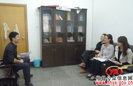 团县委组织机关干部学习《关于创建省文明县城工作情况汇报》
