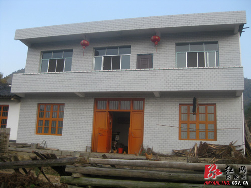 东风乡37栋危房转危为安
