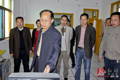 杨金鸢：做好农村广播电视＂村村通＂、＂户户通＂ 确保百姓看好电视