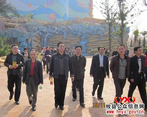 攸县总工会组织全县部分劳模游览株洲方特欢乐世界