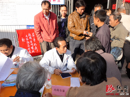省直专家送＂医＂下乡 给力船形义诊
