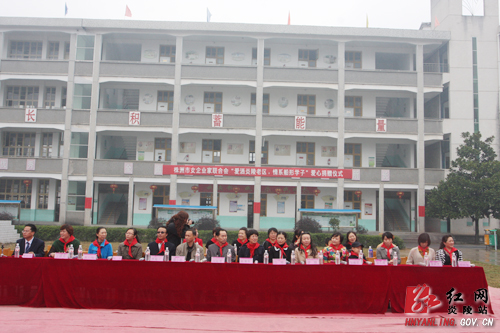 株洲市女企业家联合会爱洒炎陵老区 情系船形学子