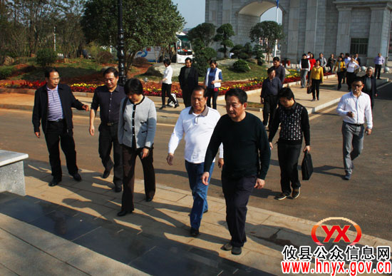 长沙县人大代表团来攸县考察城乡环境同治