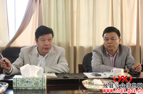 邝邹飞、胡湘之一行就干法水泥项目建设进行现场办公