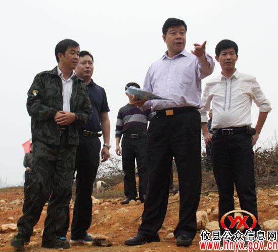 邝邹飞一行到酒仙湖风景区视察“攸女仙境”建设