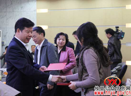 攸县召开座谈会庆祝第十二个中国记者节