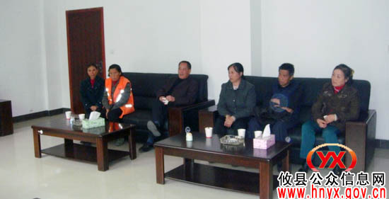 攸县黄丰桥镇部署镇区“三创四化”、“环卫保洁”工作