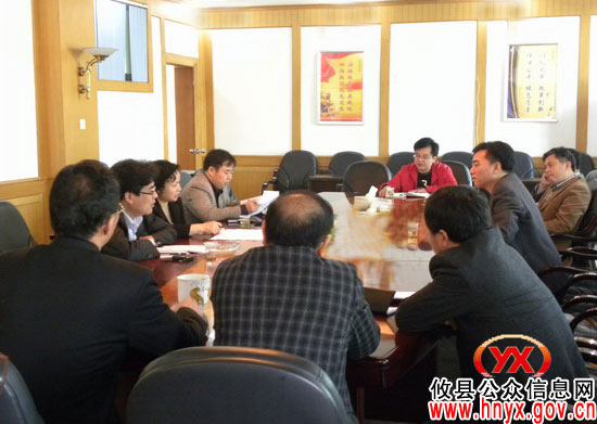 汤小红一行到教育局调研指导工作