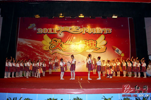 我县隆重举行2011年体育艺术科技节小学部文艺汇演