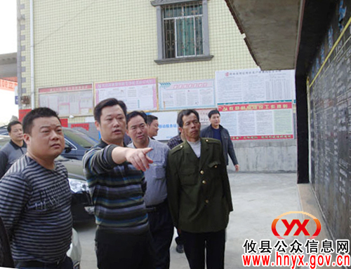 攸县槚山乡组团到鸾山镇学习新农村建设