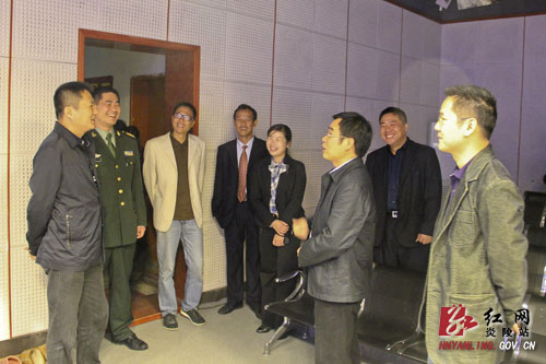 亲切的关怀，殷切的期望 县＂五大家＂领导与记者们共庆＂记者节＂