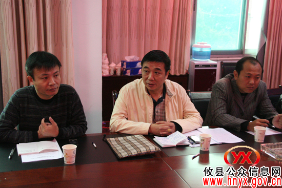 吴爱清一行到各片区督查调度村级定期联合办公工作