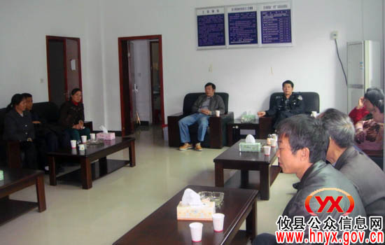 攸县黄丰桥镇部署镇区“三创四化”、“环卫保洁”工作