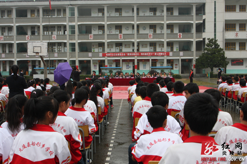 株洲市女企业家联合会爱洒炎陵老区 情系船形学子
