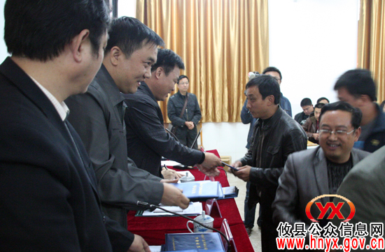 攸县举行“一村一大”2011级培训班开学暨2011届学员毕业典礼