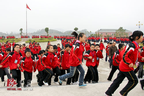 我县再次举行一年一度防空警报试鸣暨疏散演练