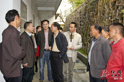 杨金鸢：做好农村广播电视＂村村通＂、＂户户通＂ 确保百姓看好电视