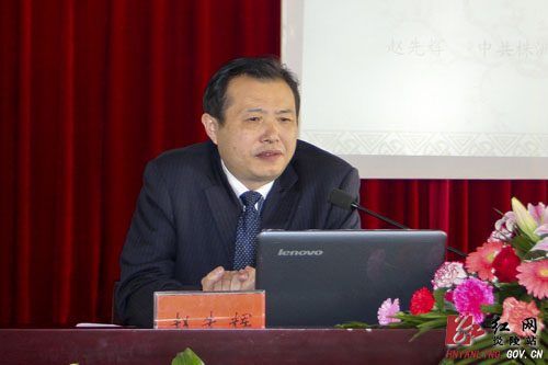 黄诗燕：深刻领会党的十七届六中全会精神 全面推动我县文化大繁荣