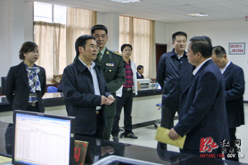 黄诗燕：加强政务中心窗口管理 确保百姓得到优质服务
