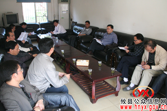 熊炜一行到上云桥镇就垃圾处理场遗留问题现场办公