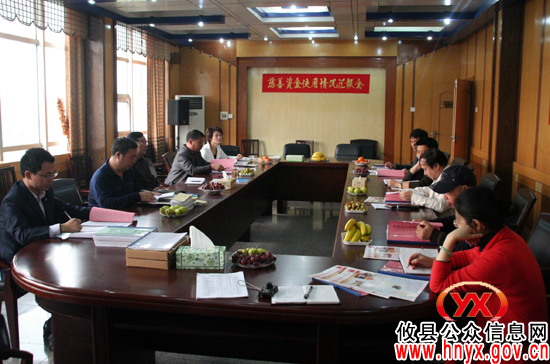 谭小宁一行到县慈善会检查慈善资金使用情况