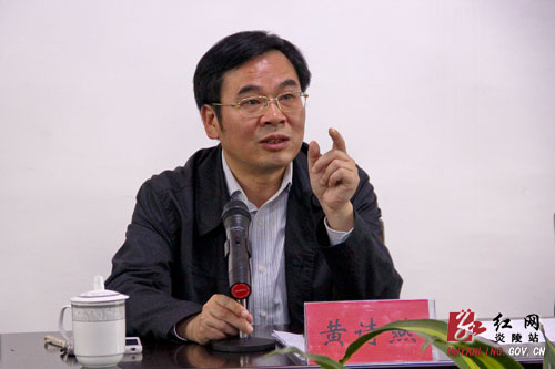亲切的关怀，殷切的期望 县＂五大家＂领导与记者们共庆＂记者节＂