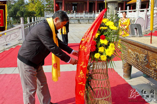 广州军区副司令员邢书成一行前来炎陵县祭祀中华始祖
