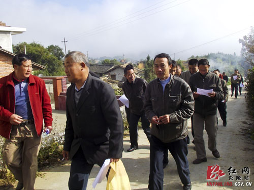 水口镇：村村互评助推大行动新高潮