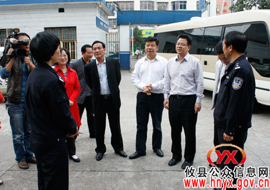 市人大常委会党组副书记刘力量一行来攸县视察工作