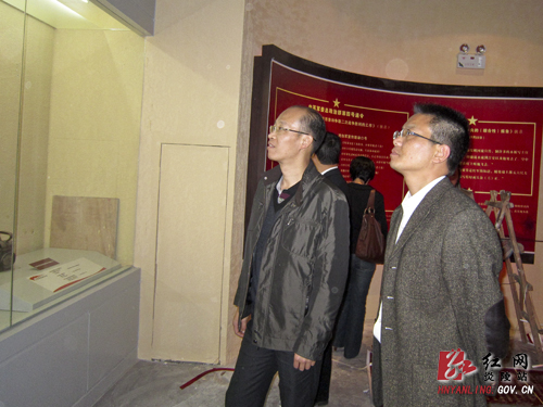 市纪委常委曹新耀到炎陵调研纪委宣教工作