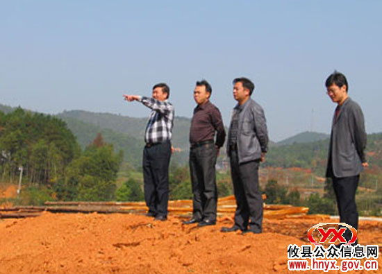 文斌一行到石羊塘督查烟花产业工作