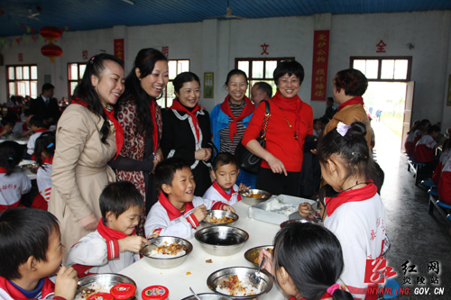 株洲市女企业家联合会爱洒炎陵老区 情系船形学子