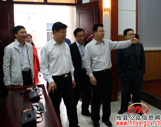 市人大常委会党组副书记刘力量一行来攸县视察工作