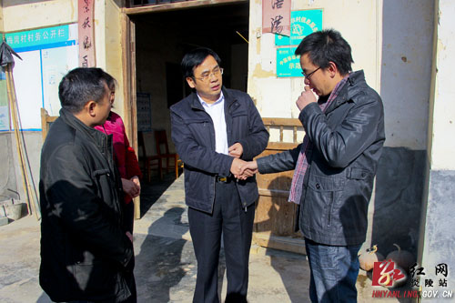 黄诗燕看望慰问优秀共产党员兰才干同志家属