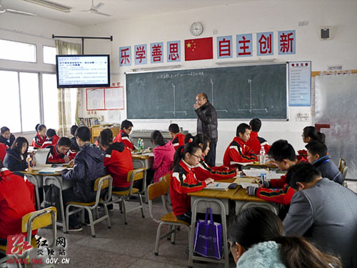 全县初中组教师＂课堂教学风采大赛＂在炎陵中学举行