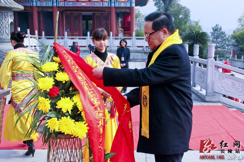 国务院国资委第三巡视组组长韩修国来炎帝陵祭祖