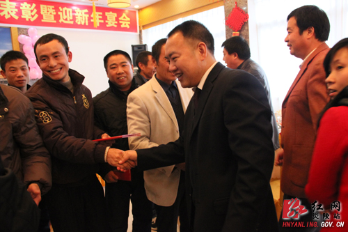 九龙经开区举行首届十佳优秀员工表彰暨迎新年宴