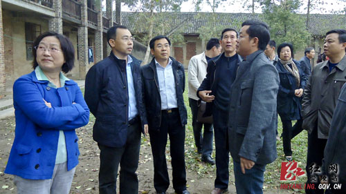 驻株省人大代表视察炎帝陵景区堤防工程和三河镇太和避灾新村建设