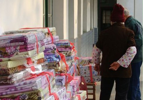 芦淞区民政局联合金三角大市场和江山置业为姚家坝、白关五保老人送去温暖