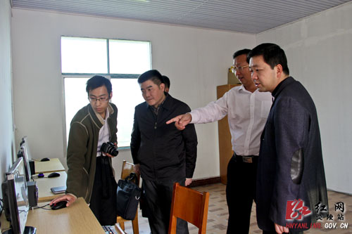 省委基层办考核调研组到我县考核调研