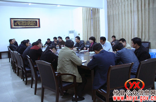 胡湘之一行到县三中现场办公为学校发展排忧解难