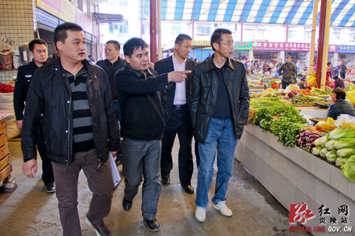 黄诗燕：从＂五抓＂＂四强化＂入手 抓好城市管理工作