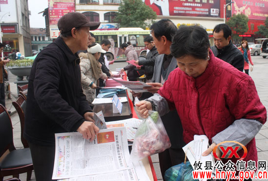 攸县司法局组织法律工作者参加“法制宣传日”活动