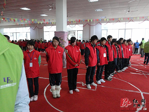 “爱心手拉手”活动走进炎陵中学