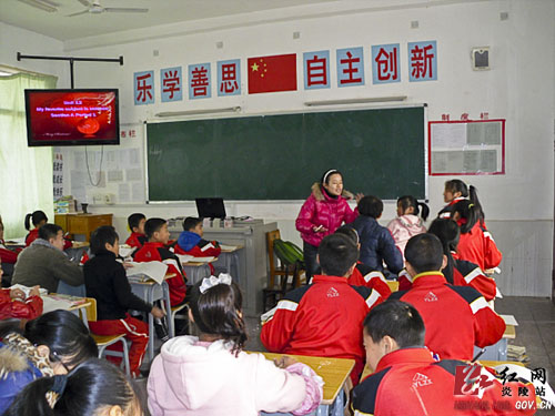 全县初中组教师＂课堂教学风采大赛＂在炎陵中学举行