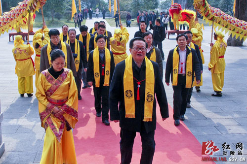 国务院国资委第三巡视组组长韩修国来炎帝陵祭祖